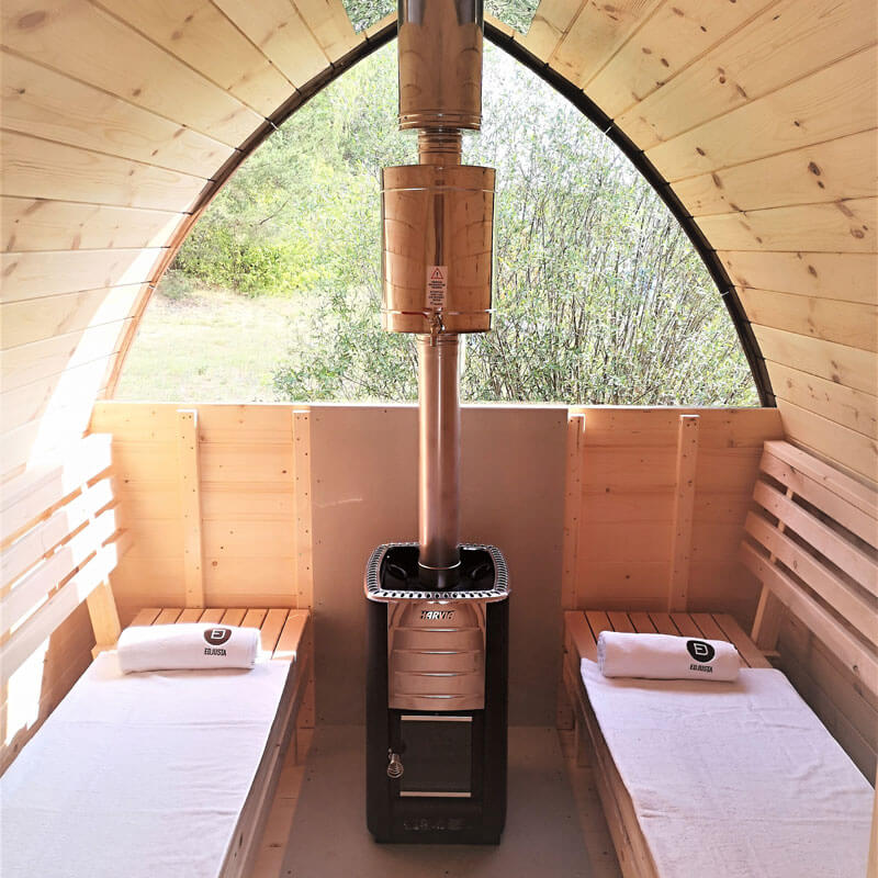 Intérieur du sauna extérieur Igloo vendu par Aqua éruptions
