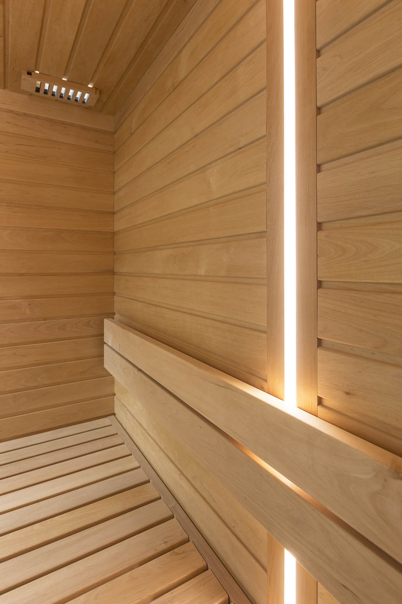Intérieur bois du sauna intérieur Varia vendu par Aqua éruptions